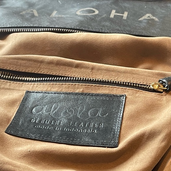 Aloha.  Aloha genuine leather clutch. - Picture 7 of 14